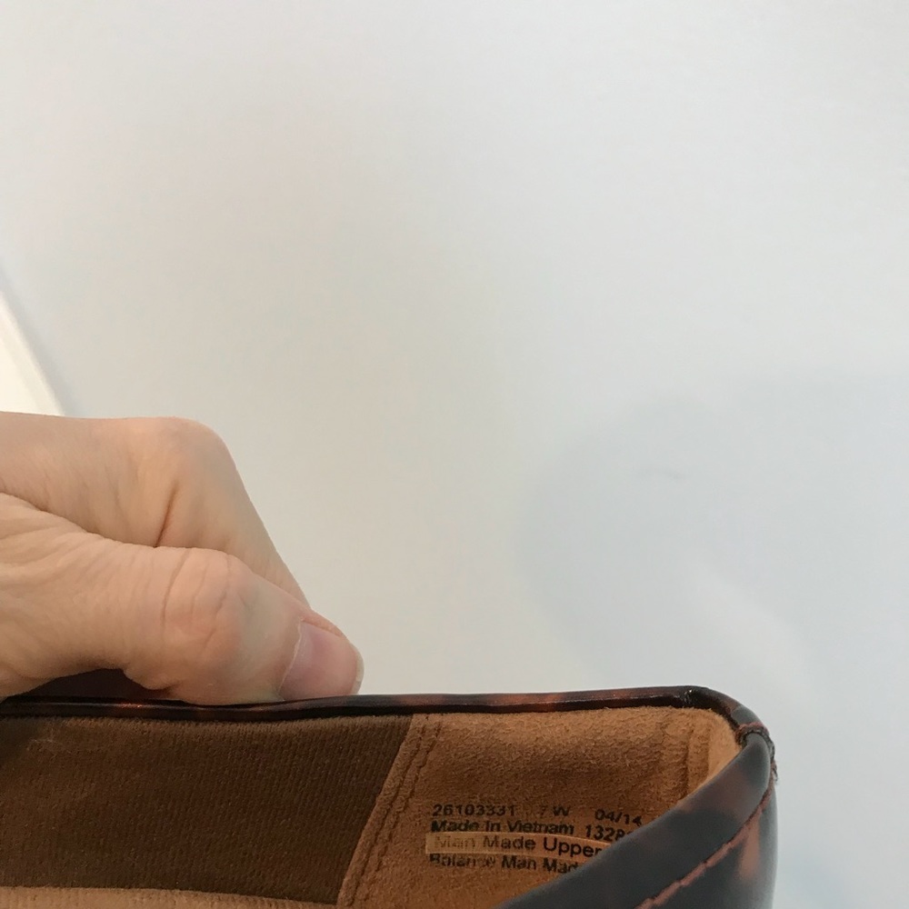 Clarks Tortoiseshell Flats Size 7 - image 5